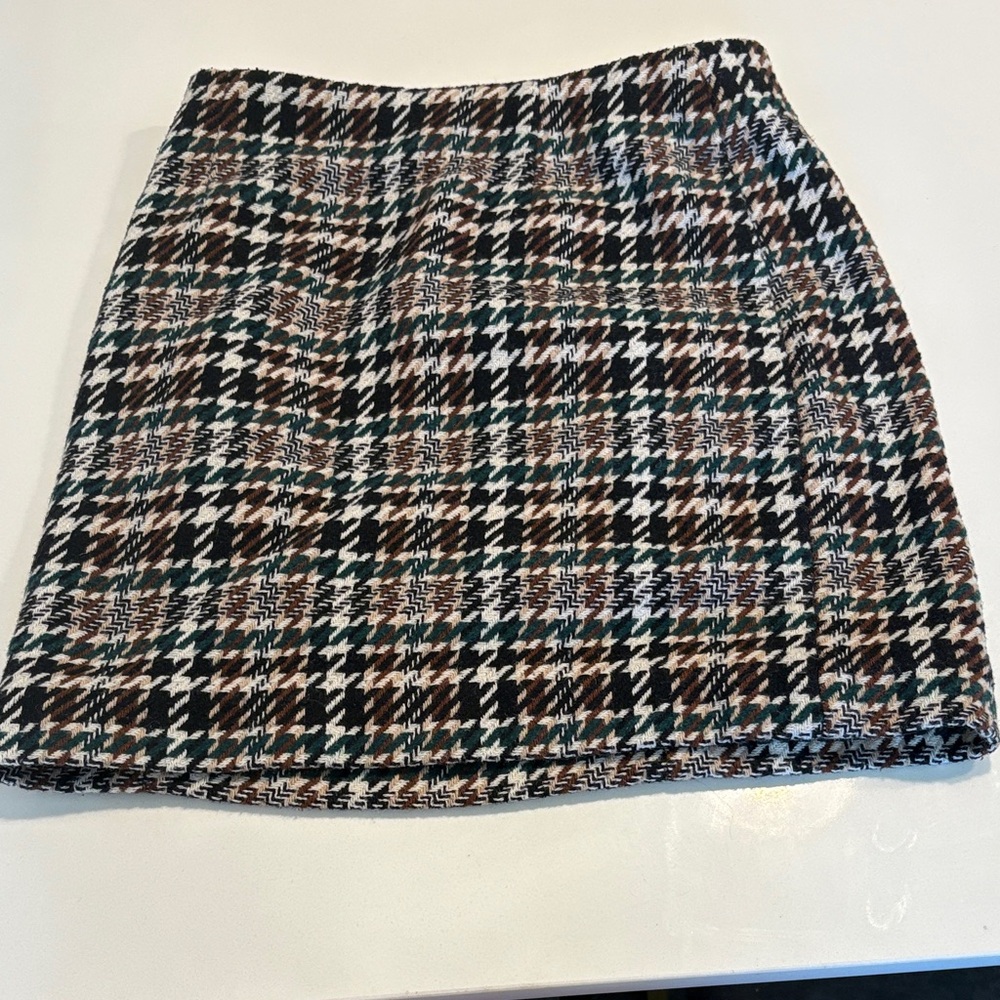 H&M Black and Brown Houndstooth Mini Skirt